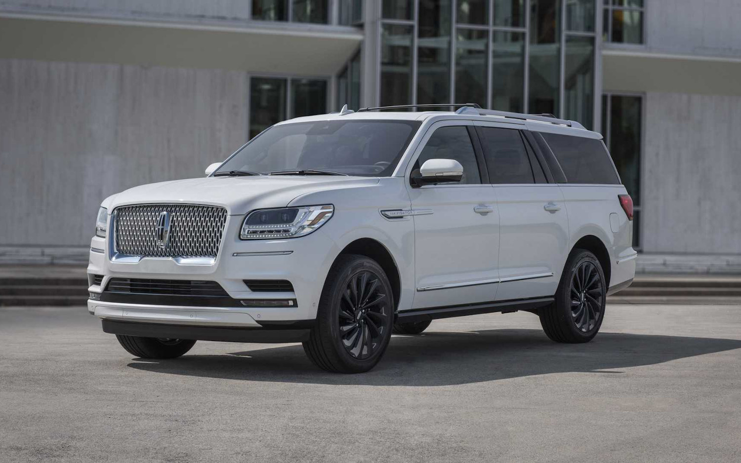 Comparison Hyundai Palisade Limited 2020 vs Lincoln Navigator